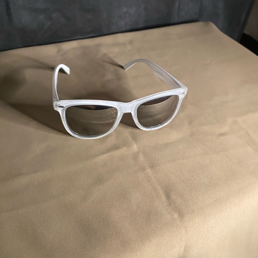 White Sunglasses - Picture 3 of 12
